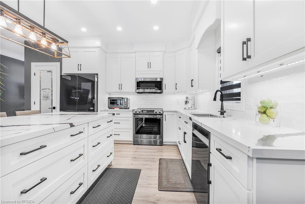 442 James Street Property Photo 6