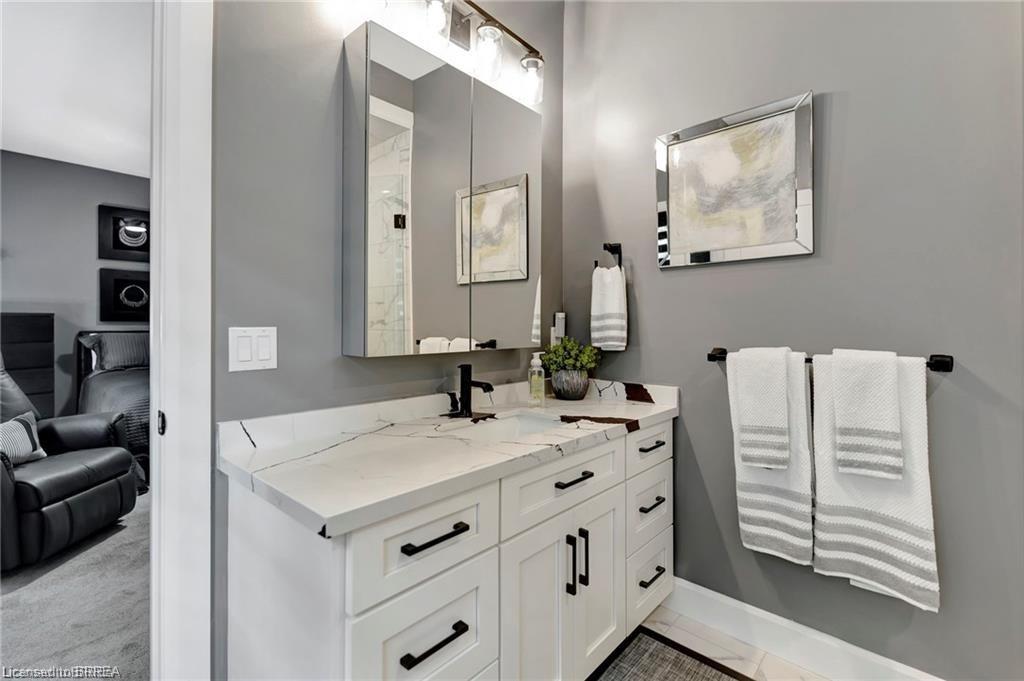 442 James Street Property Photo 11