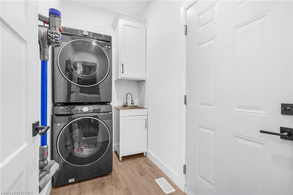 442 James Street Property Photo 16
