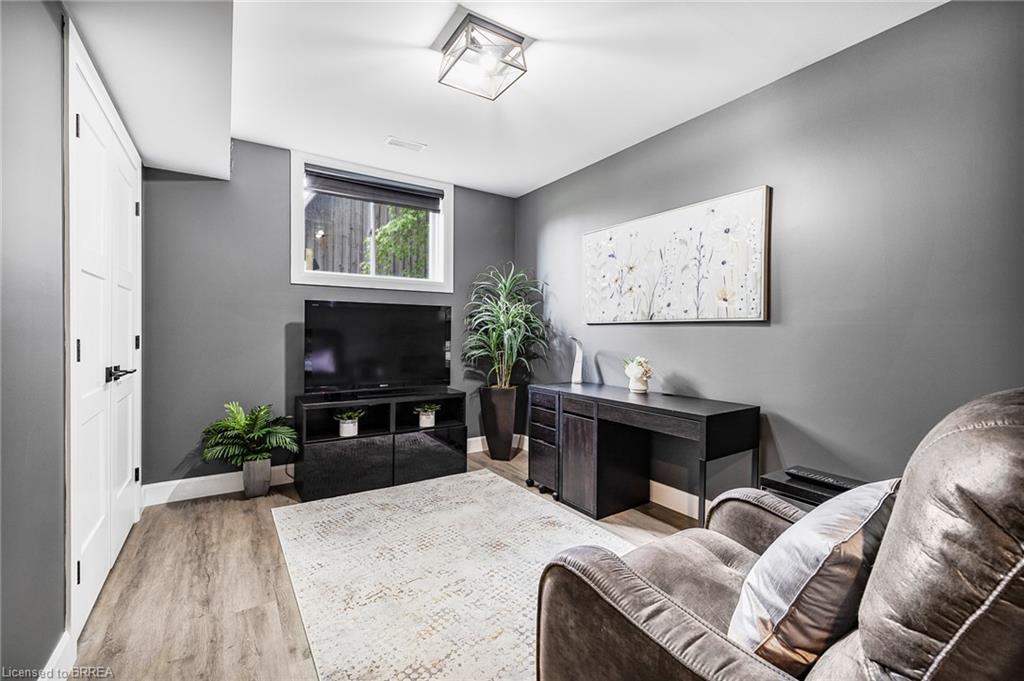 442 James Street Property Photo 25