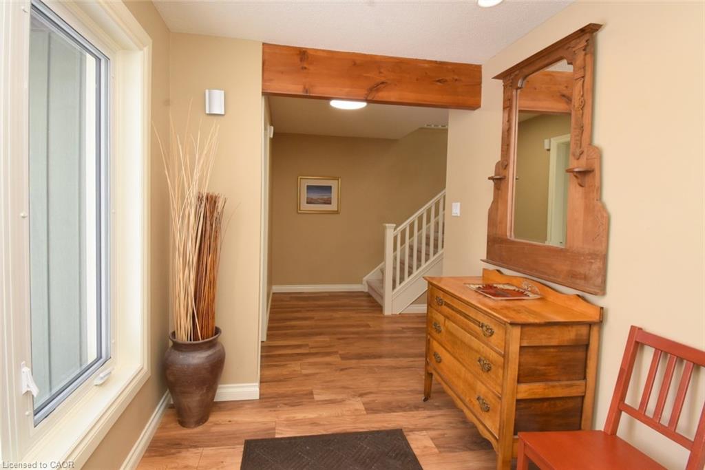 2952 Powerline Road W Property Photo 9