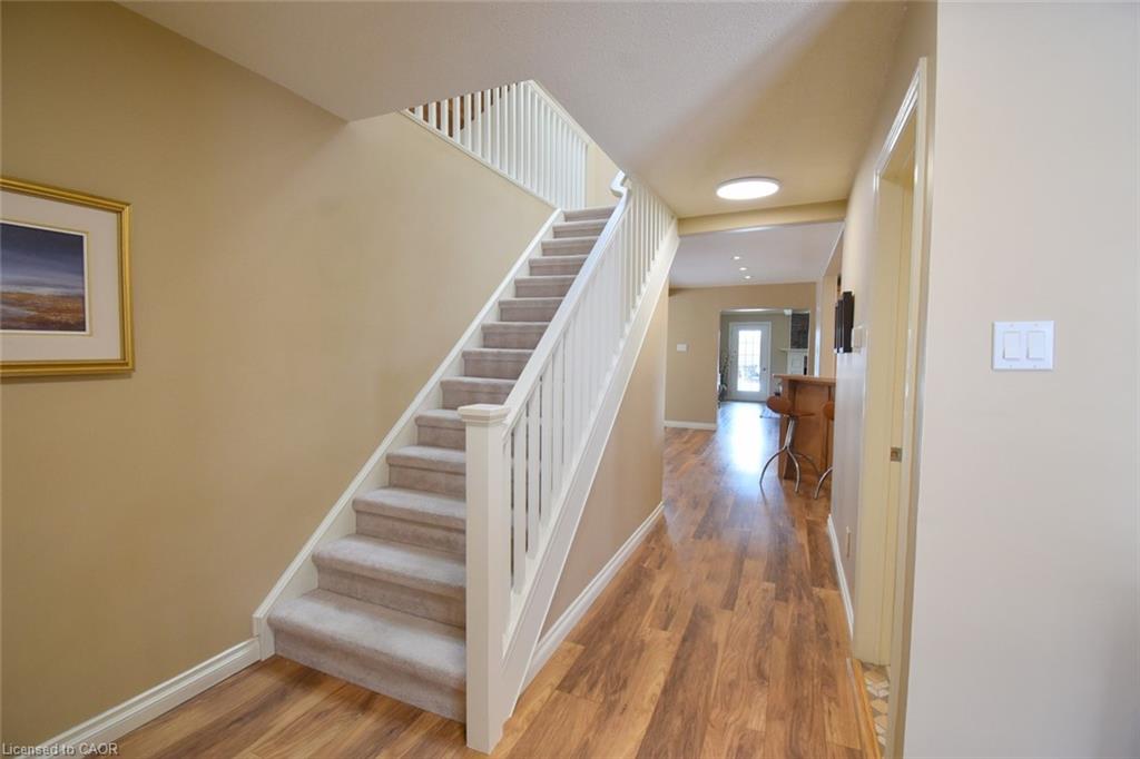 2952 Powerline Road W Property Photo 12