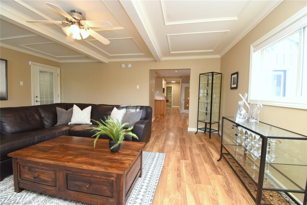 2952 Powerline Road W Property Photo 16
