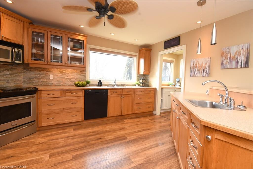 2952 Powerline Road W Property Photo 18
