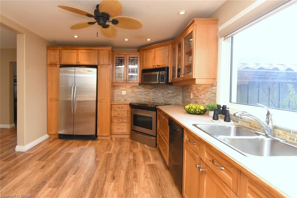 2952 Powerline Road W Property Photo 19