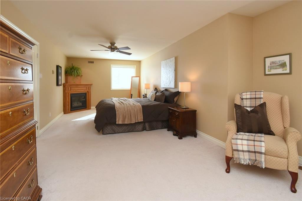 2952 Powerline Road W Property Photo 24