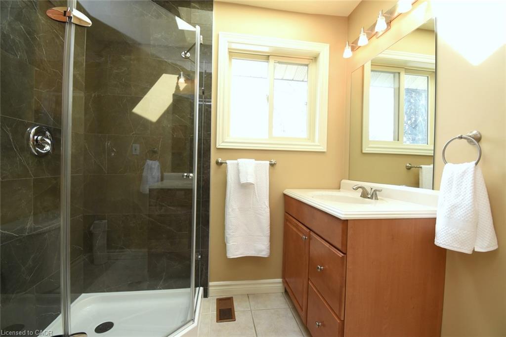 2952 Powerline Road W Property Photo 29