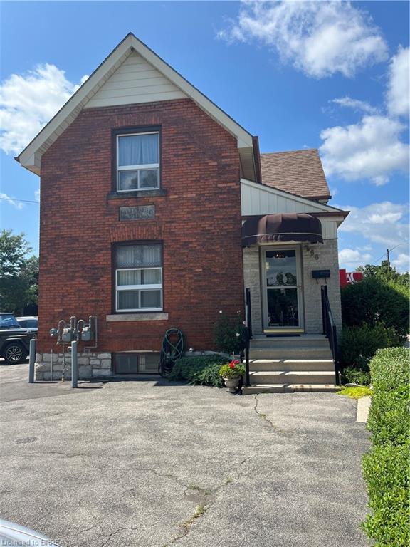 266 Brant Avenue Property Photo 3