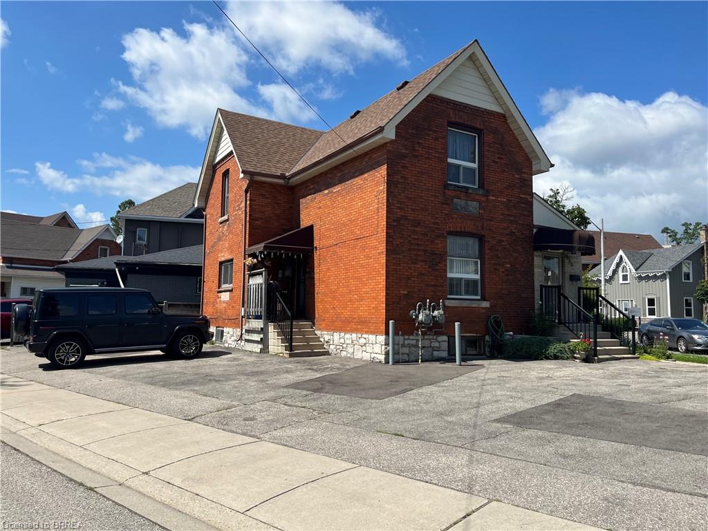 266 Brant Avenue Property Photo 4