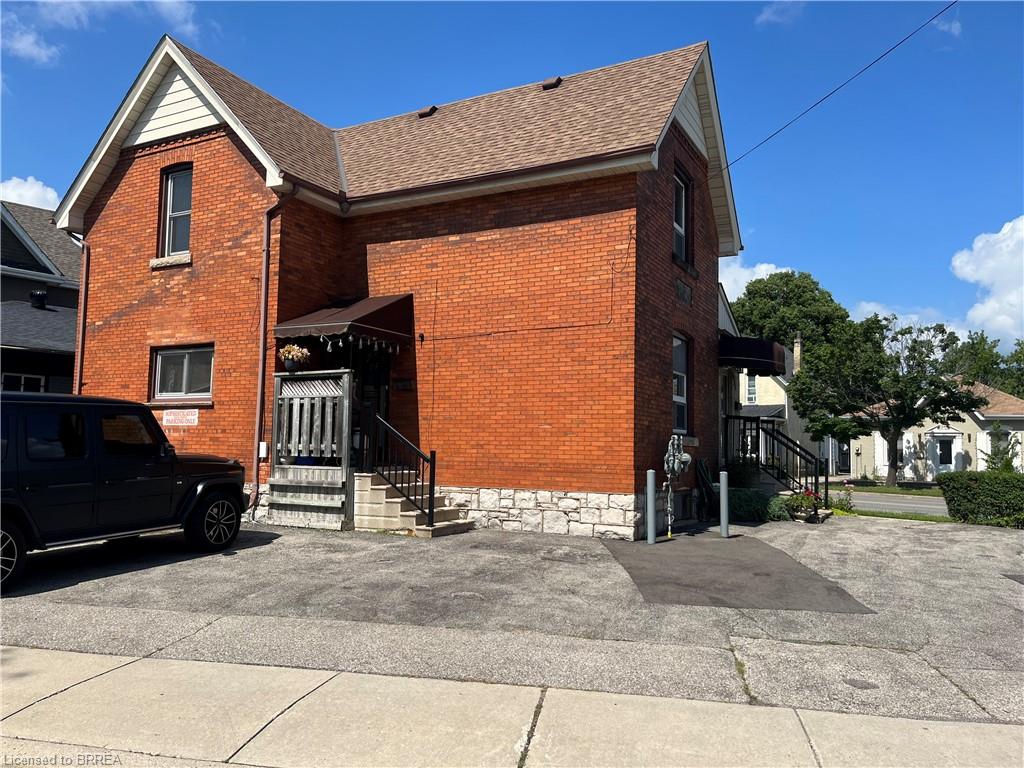 266 Brant Avenue Property Photo 5