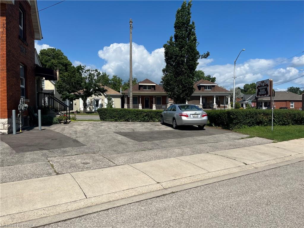 266 Brant Avenue Property Photo 6