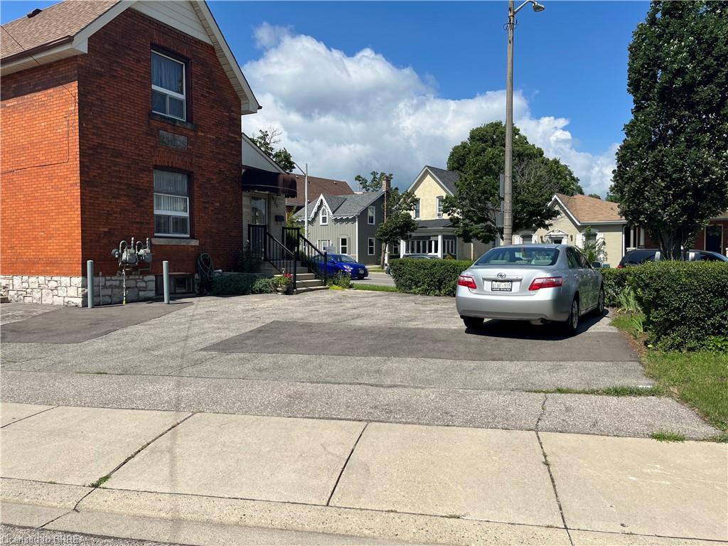 266 Brant Avenue Property Photo 7