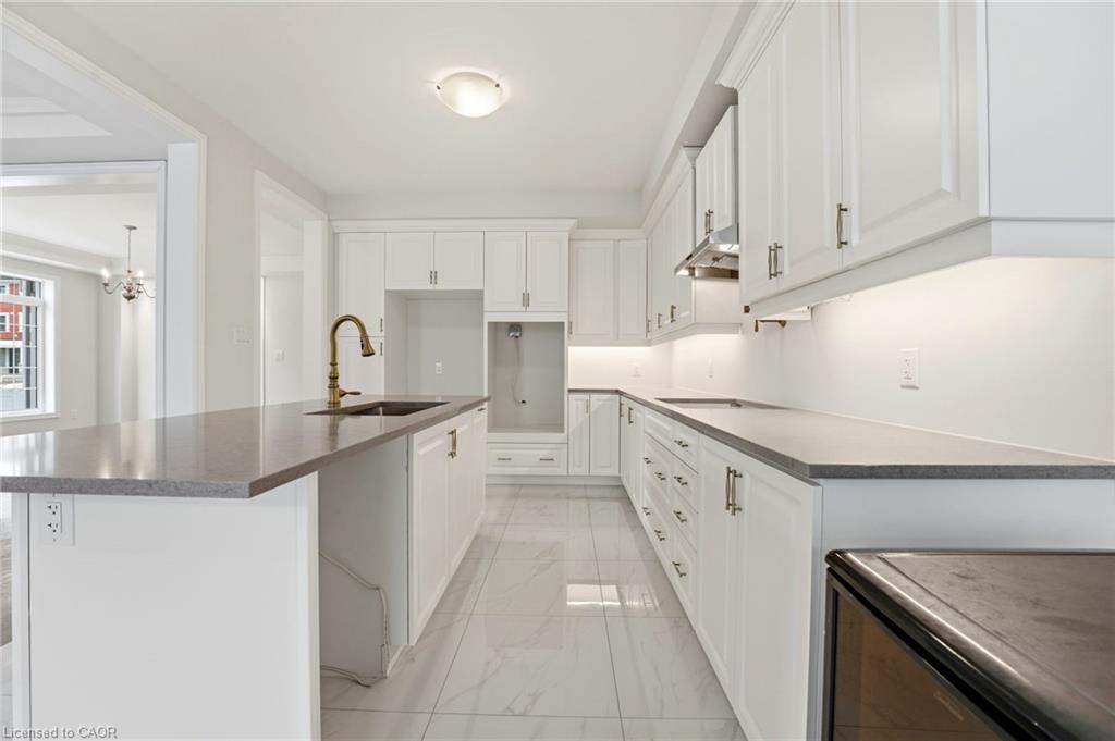 132 Settlers Road E Property Photo 8
