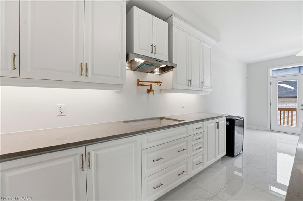 132 Settlers Road E Property Photo 11