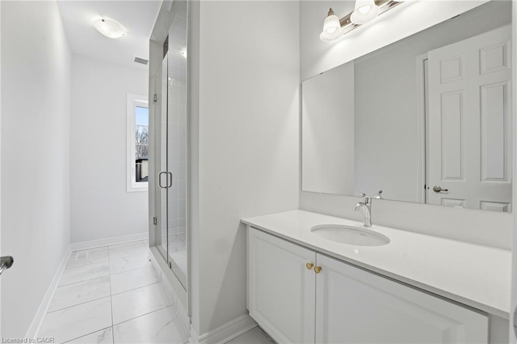 132 Settlers Road E Property Photo 15