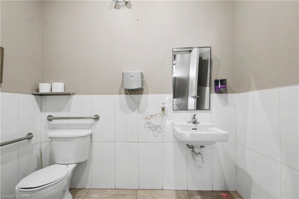 3-1352 South Service Road Property Photo 23