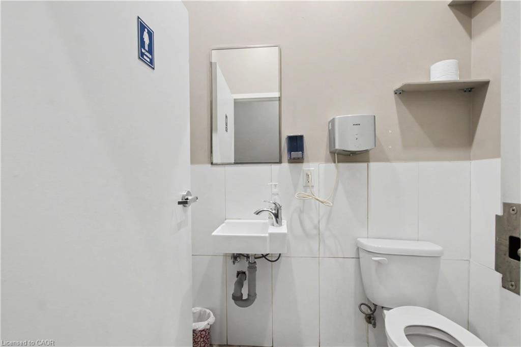 3-1352 South Service Road Property Photo 25