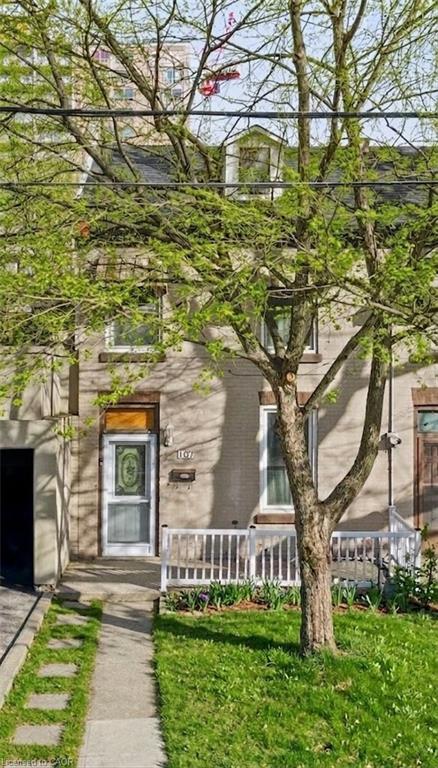 107 Queen Street S Property Photo 2