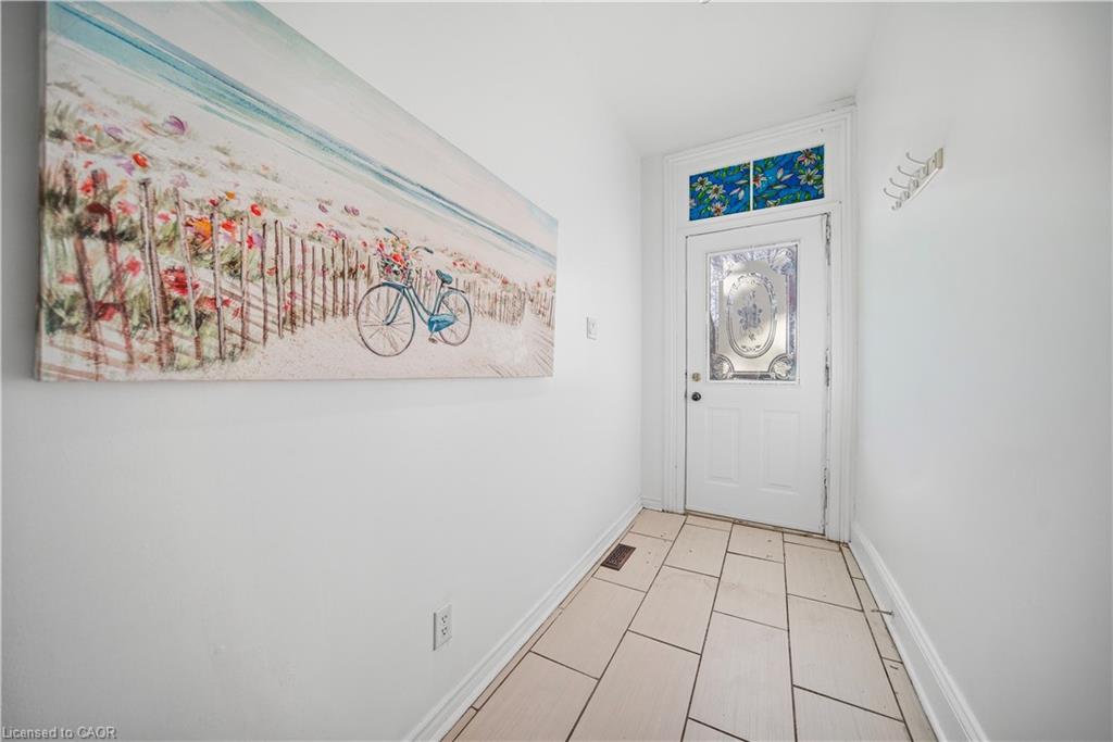 107 Queen Street S Property Photo 3