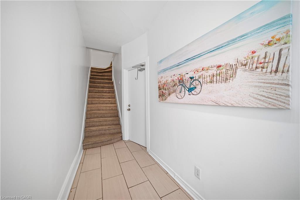 107 Queen Street S Property Photo 4