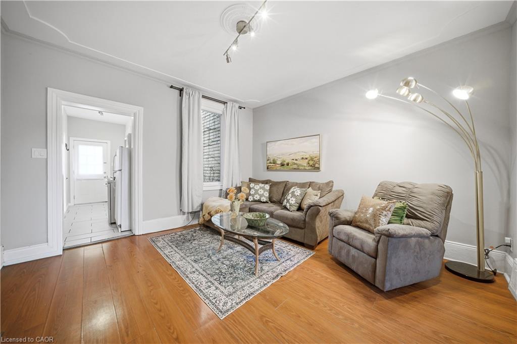 107 Queen Street S Property Photo 5