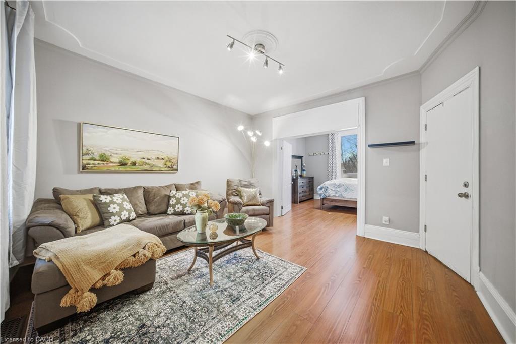 107 Queen Street S Property Photo 7