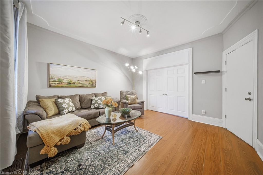 107 Queen Street S Property Photo 8