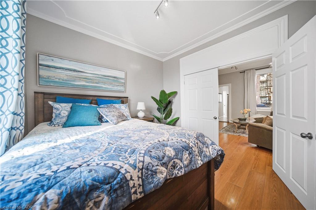 107 Queen Street S Property Photo 10