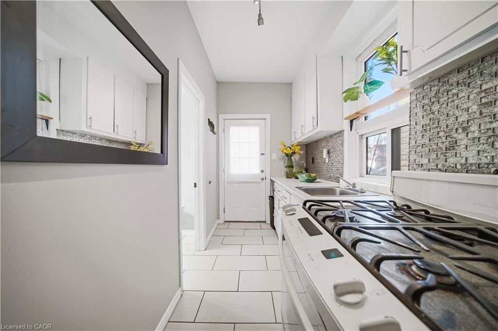 107 Queen Street S Property Photo 11