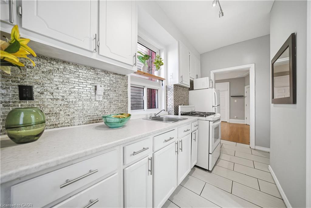 107 Queen Street S Property Photo 13