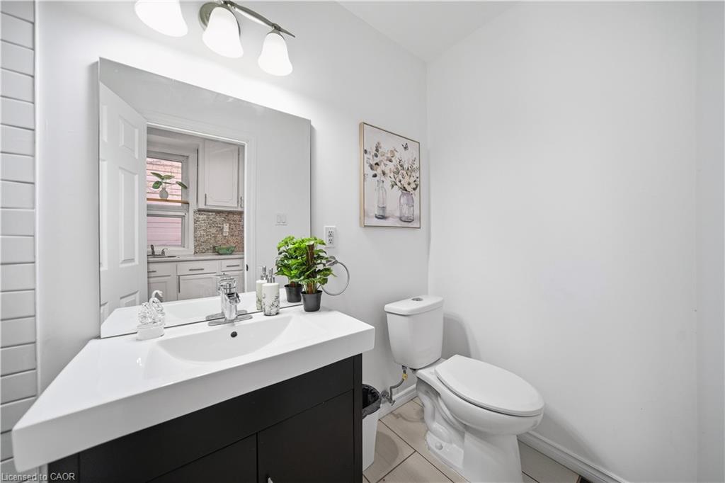 107 Queen Street S Property Photo 14