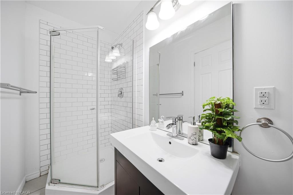 107 Queen Street S Property Photo 15