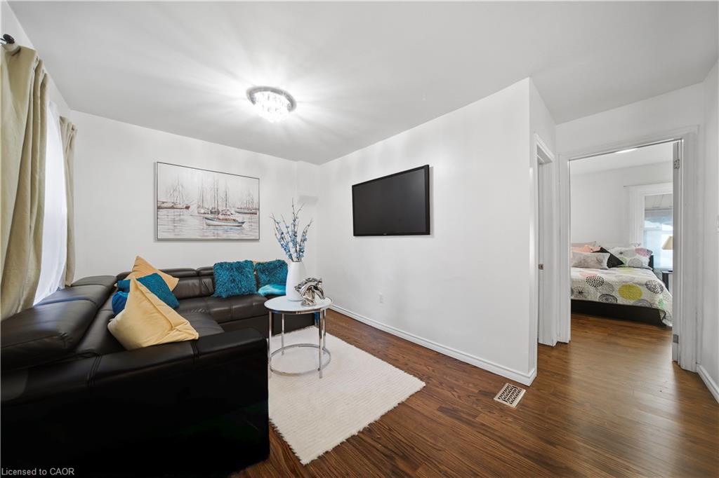 107 Queen Street S Property Photo 17