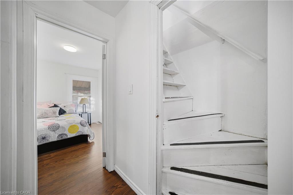 107 Queen Street S Property Photo 26