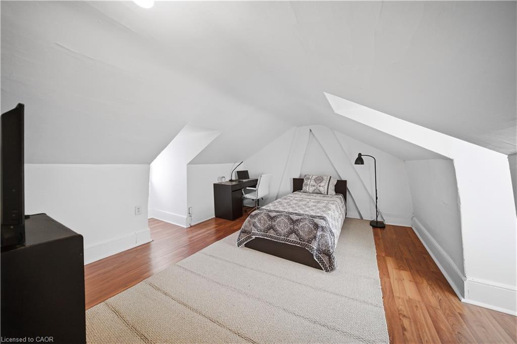107 Queen Street S Property Photo 27