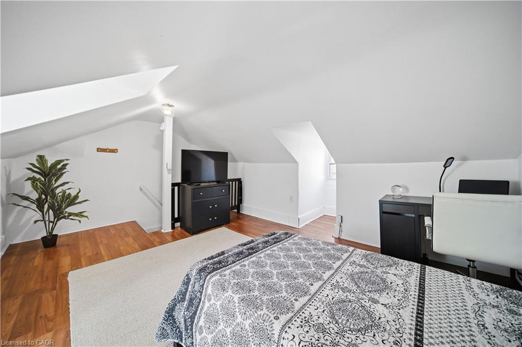 107 Queen Street S Property Photo 29