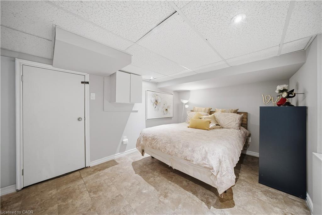 107 Queen Street S Property Photo 31