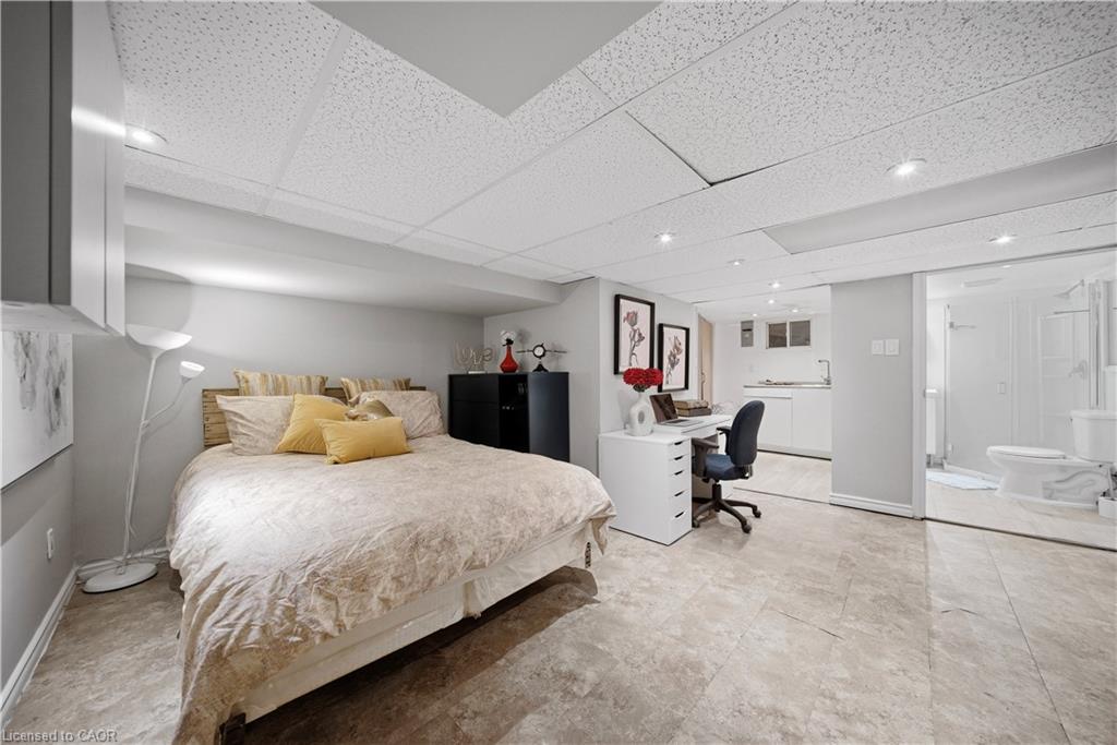 107 Queen Street S Property Photo 32