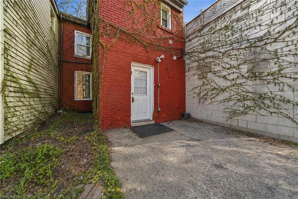107 Queen Street S Property Photo 36