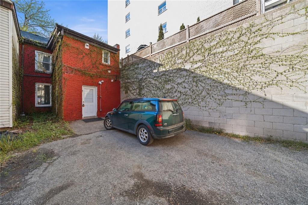107 Queen Street S Property Photo 37