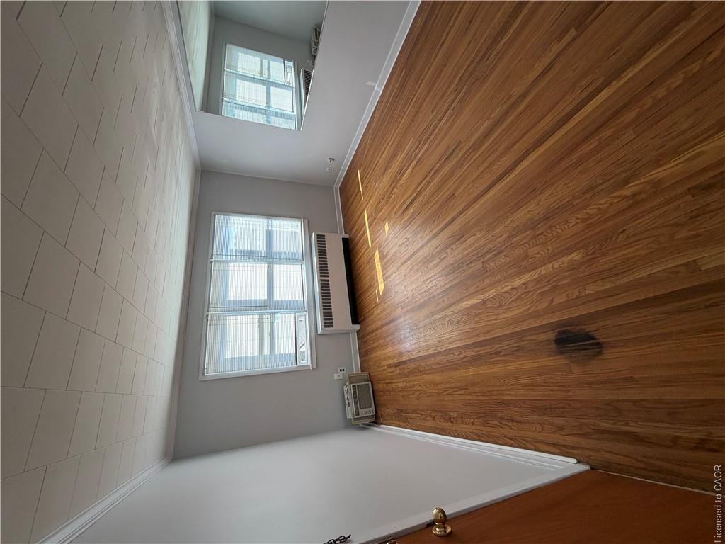 11-1755 King Street Property Photo 3