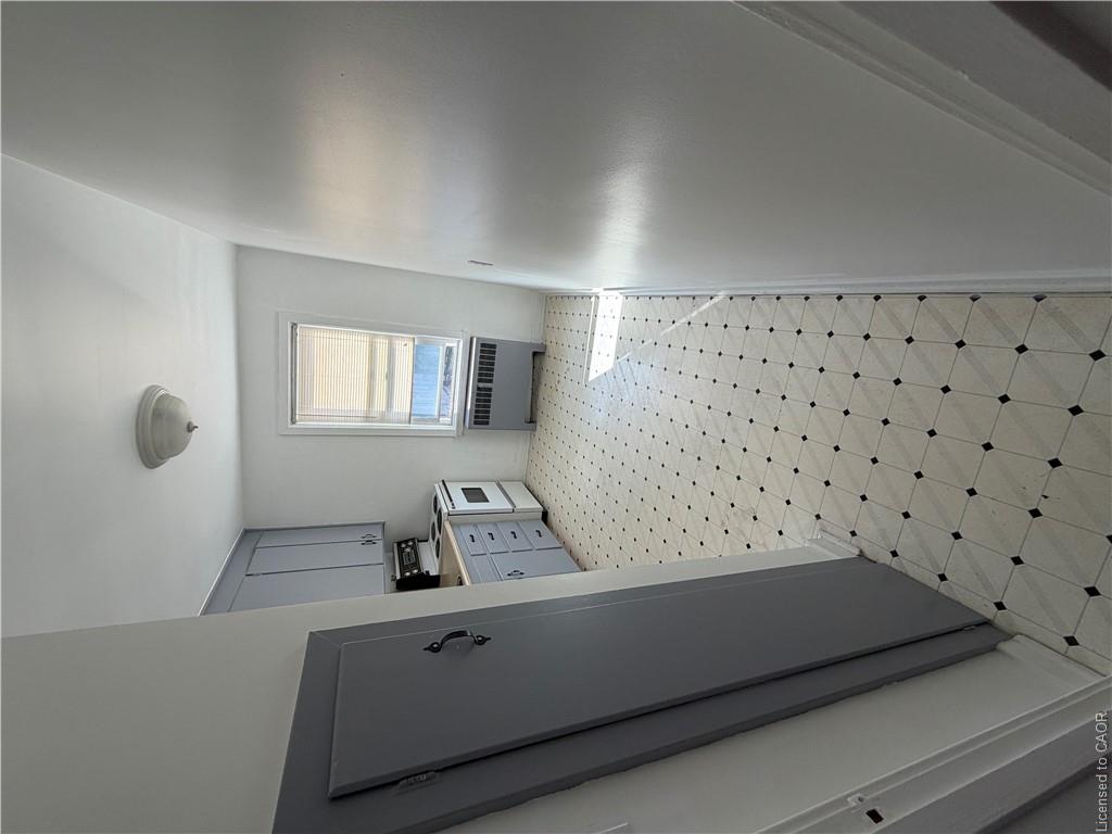11-1755 King Street Property Photo 7