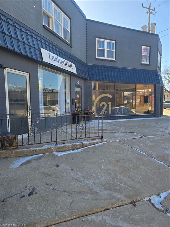 49 Kent Street N Property Photo 3