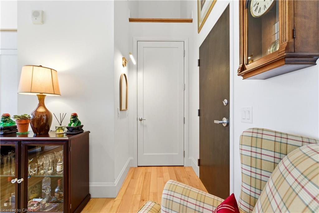 112 King Street E Property Photo 6