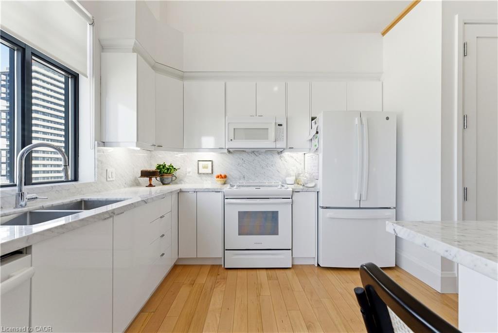 112 King Street E Property Photo 15