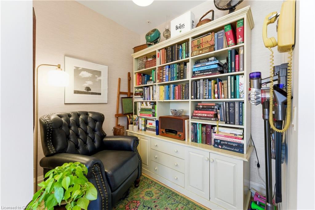112 King Street E Property Photo 21