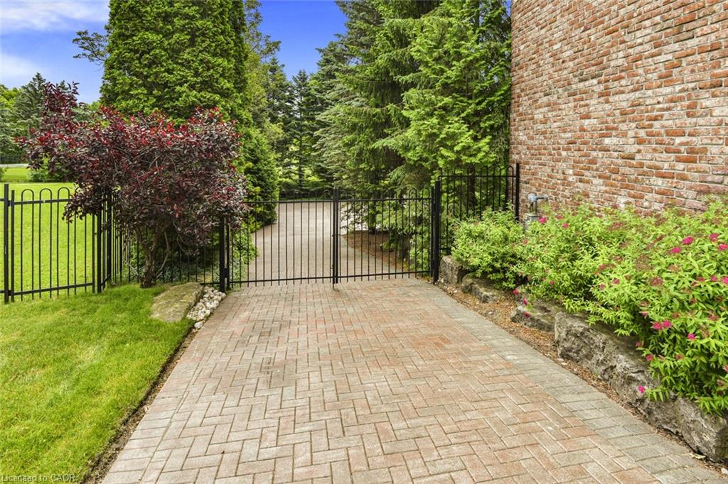 11 Prestwick Place Property Photo 19