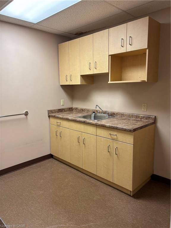 4-5035 North Service Road Property Photo 10