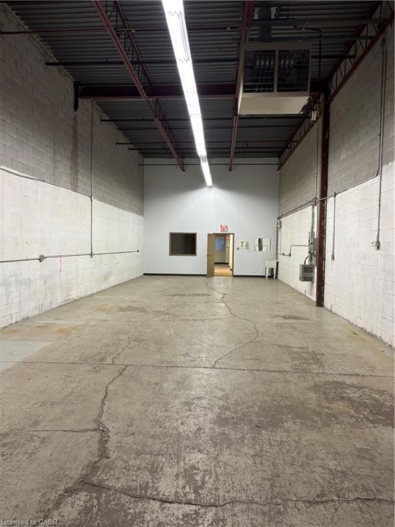 4-5035 North Service Road Property Photo 13