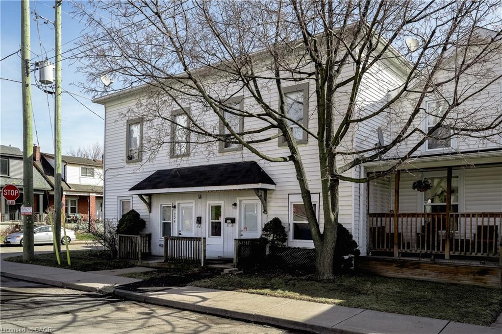 224 Rosslyn Avenue N Property Photo 4